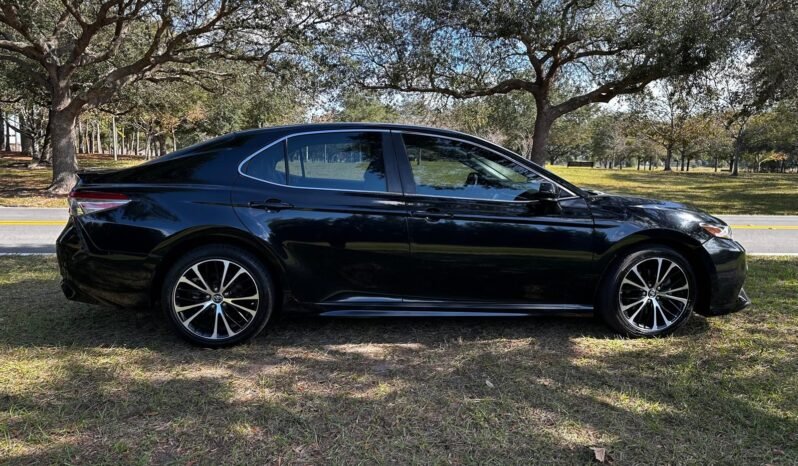 2018 Toyota Camry SE full