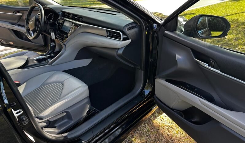 2018 Toyota Camry SE full