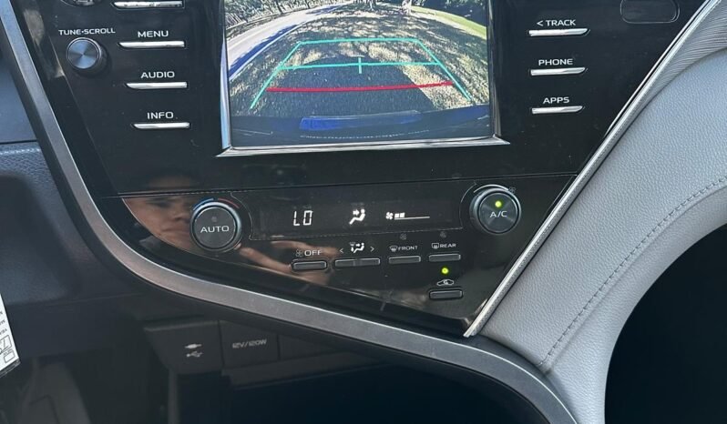 2018 Toyota Camry SE full