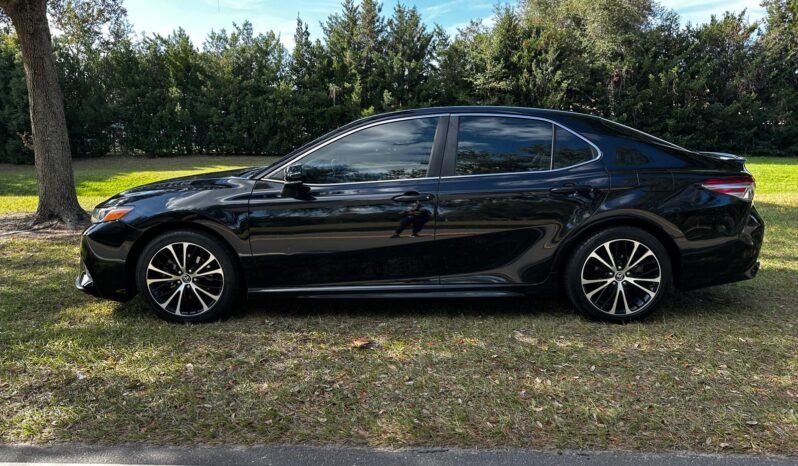 2018 Toyota Camry SE full