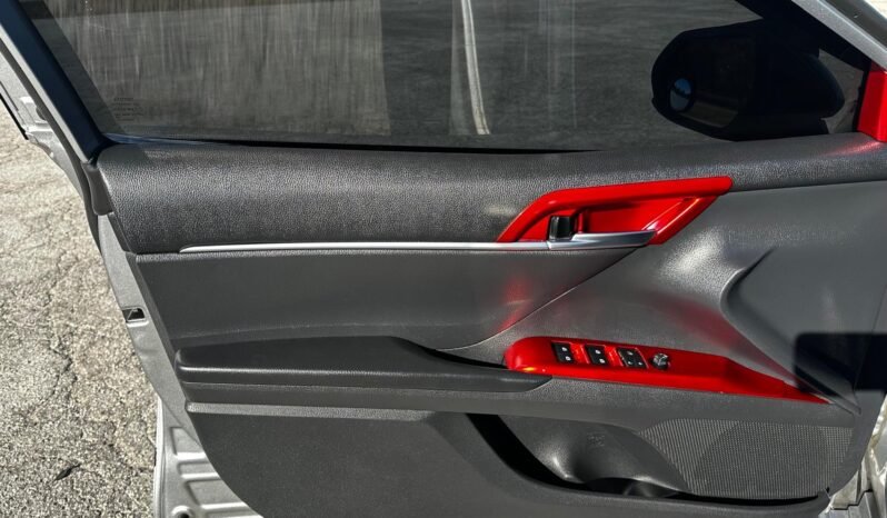 2019 Toyota Camry SE full