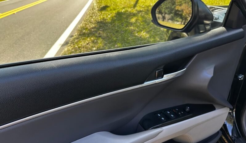 2018 Toyota Camry SE full