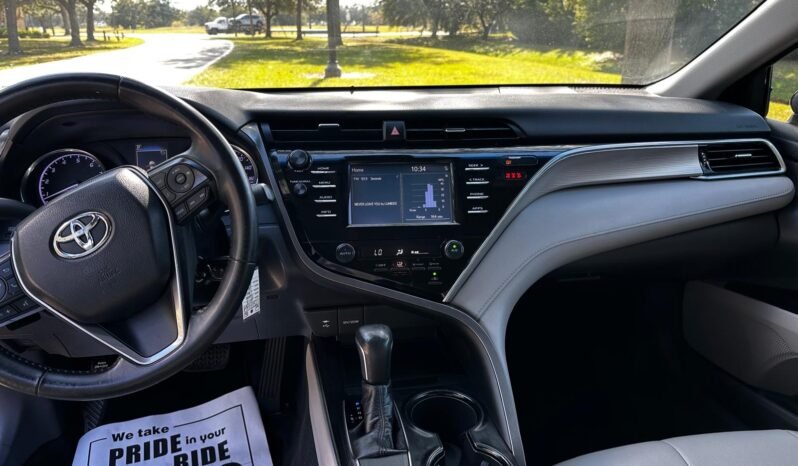 2018 Toyota Camry SE full