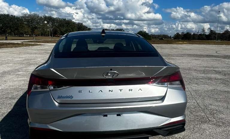 2021 Hyundai Elantra SE full